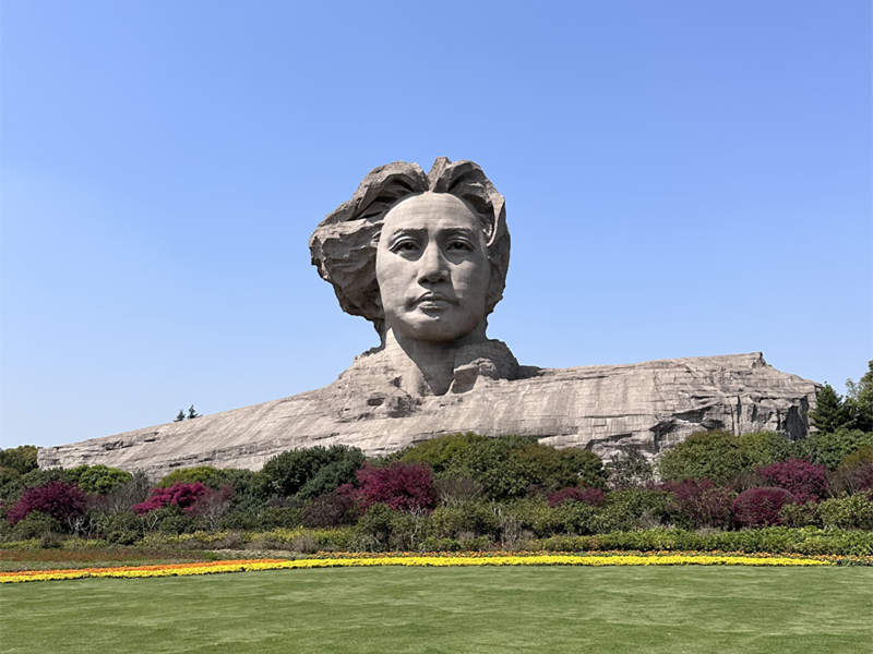 毛主席故里韶山+长沙橘子洲+岳麓书院+凤凰古城+芙蓉镇 6日游
